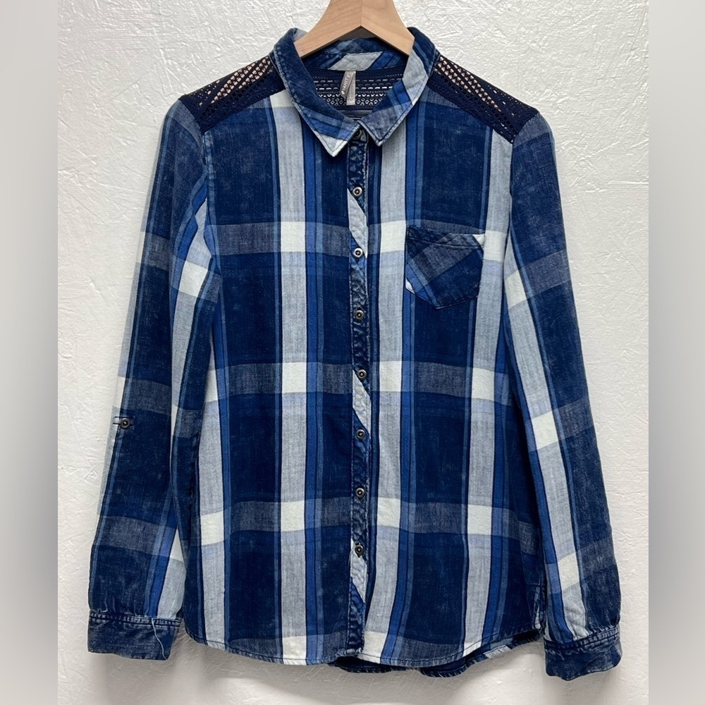 Vanity - Women’s Long Sleeve Button Up Flannel Shirt - Lace Shoulders - L